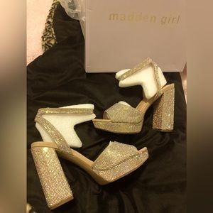 MADDEN GIRL multi-blush GLITTER Shoes size 10 or 9.5.  VERY COMFORTABLE!